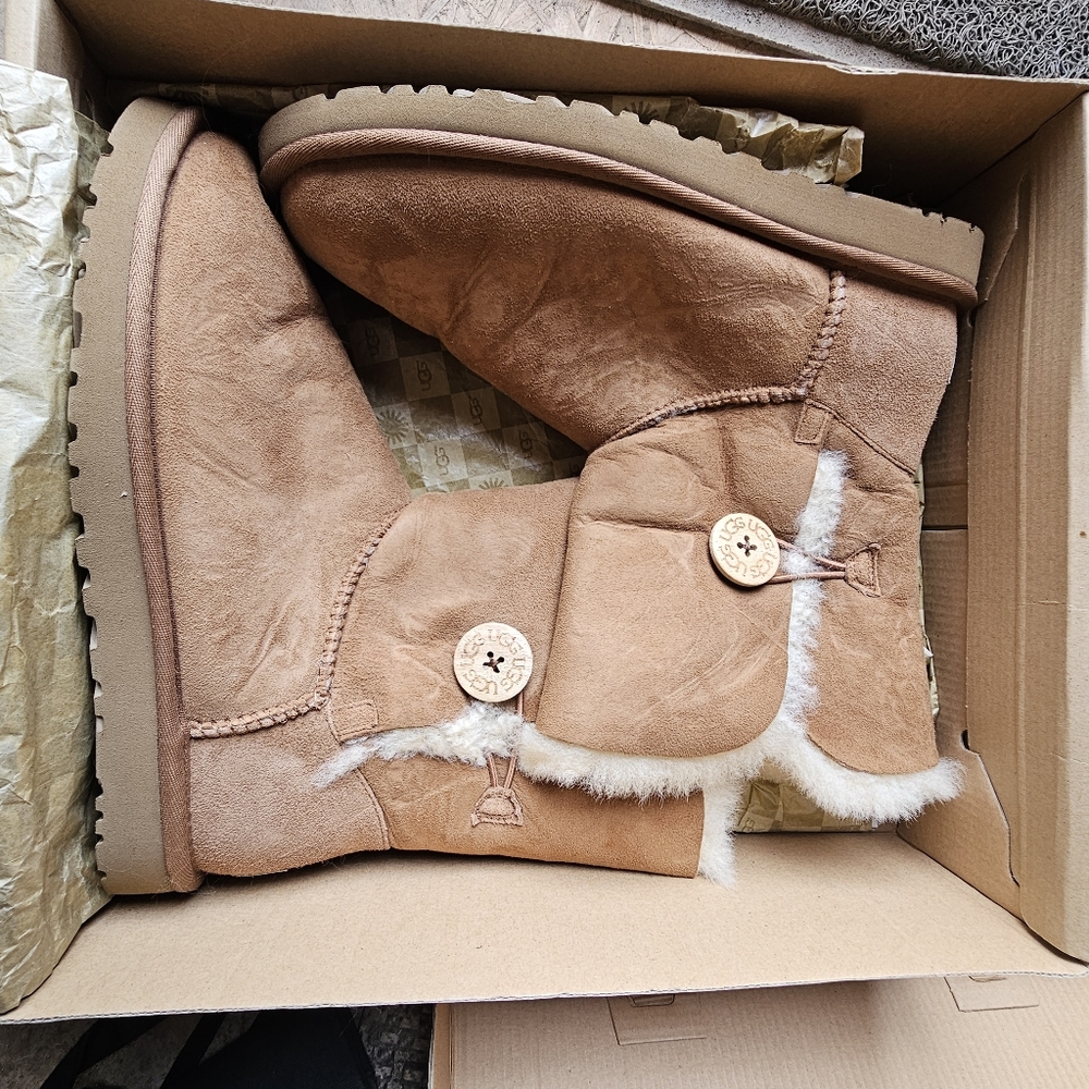Ugg Boots Size 8 Beige